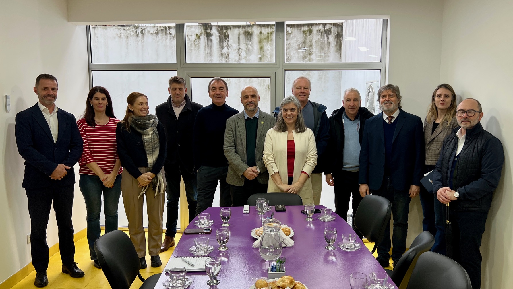 El IUDPT recibió a representantes de CAEHFA y empresas líderes del sector de equipamiento hospitalario